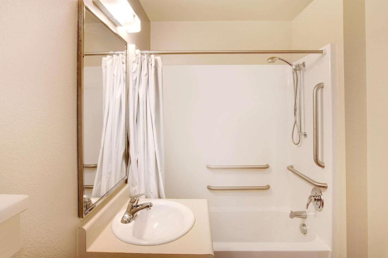Woodspring Suites Lake Charles Bagian luar foto
