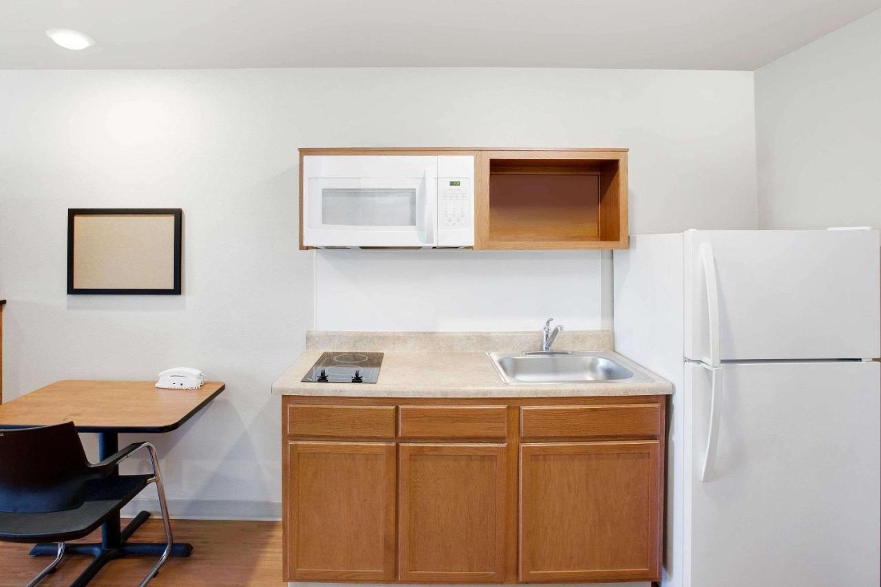 Woodspring Suites Lake Charles Bagian luar foto