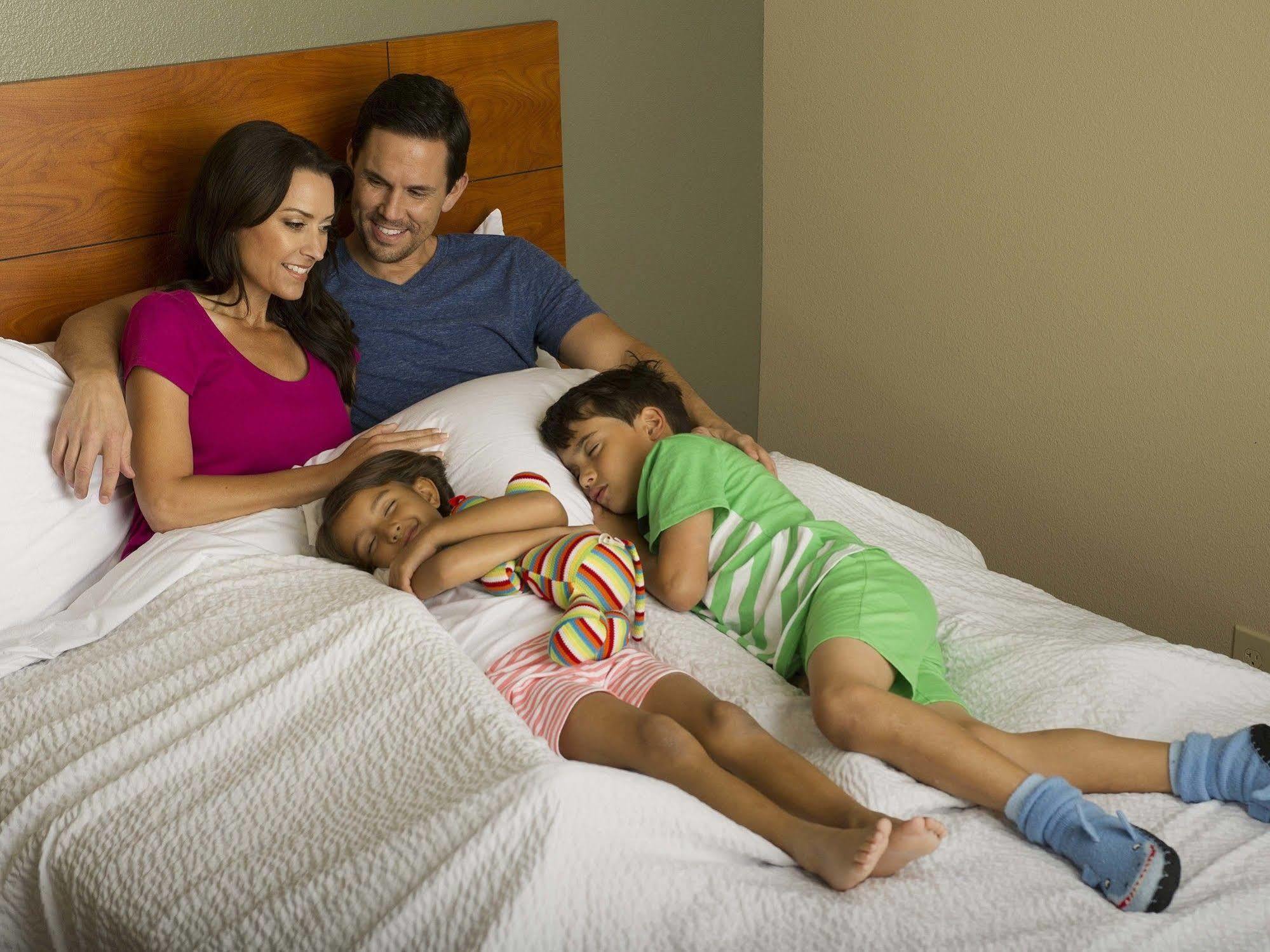 Woodspring Suites Lake Charles Bagian luar foto
