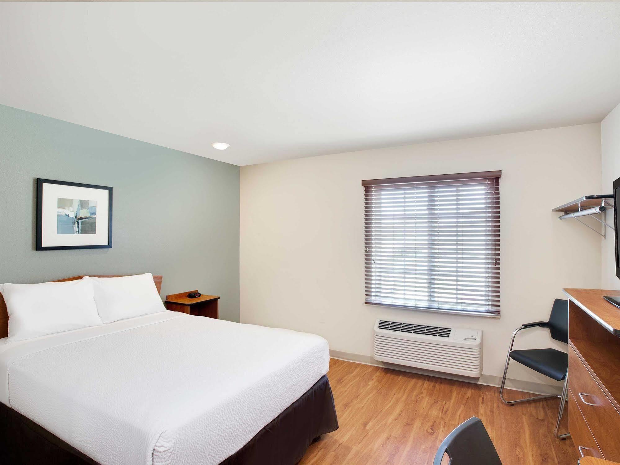 Woodspring Suites Lake Charles Bagian luar foto